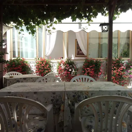 Vali Chalet Couette-café Casièr